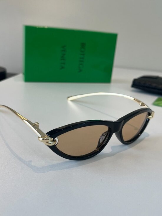 Bottega Veneta Cat-Eye Sunglasses, Black & Gold Colorway, Trendy Luxury Shades main image 7